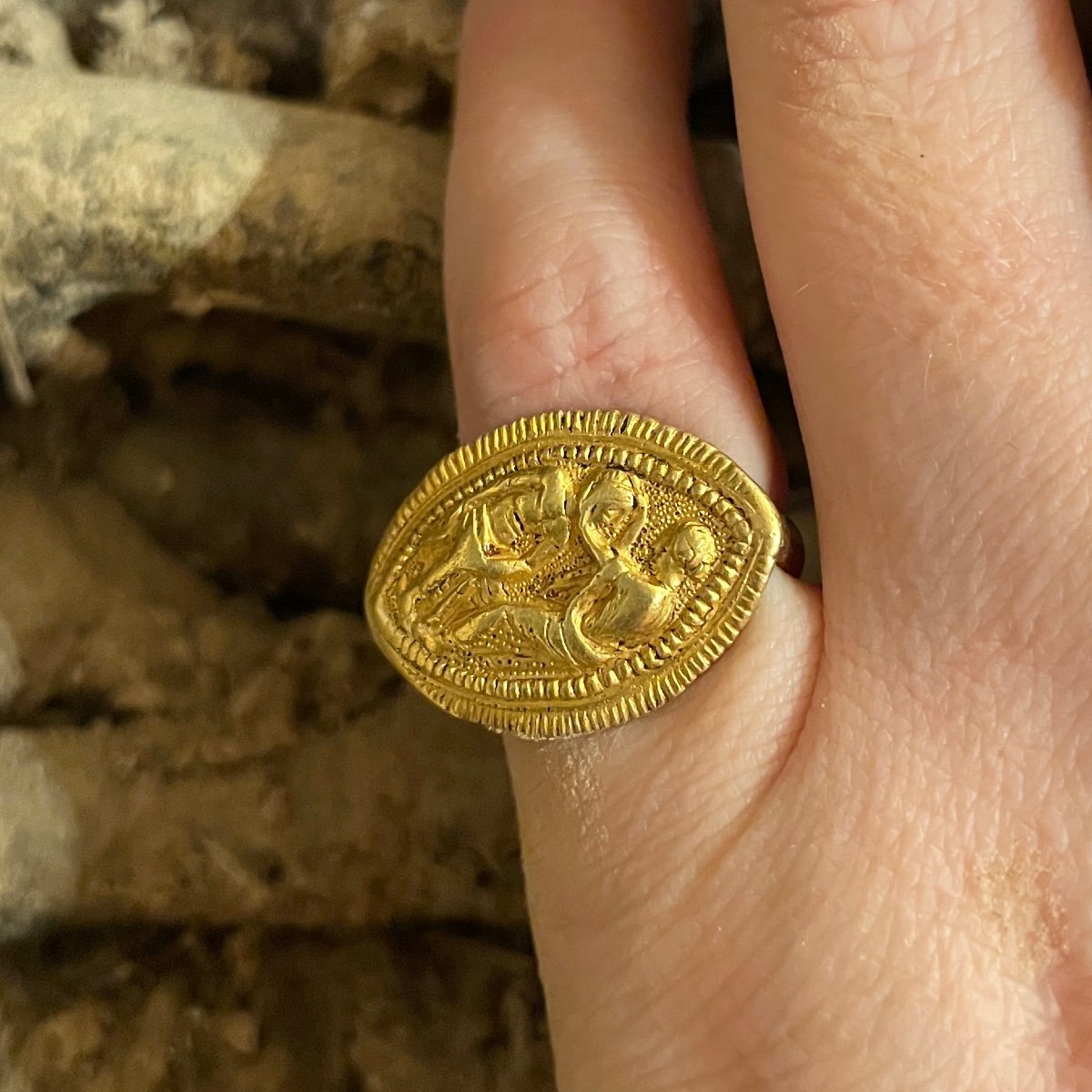 Fine Ancient Greek Gold Almond Shaped Ring. Etruscan, 4th / 5th Century Bc.  -photo-5