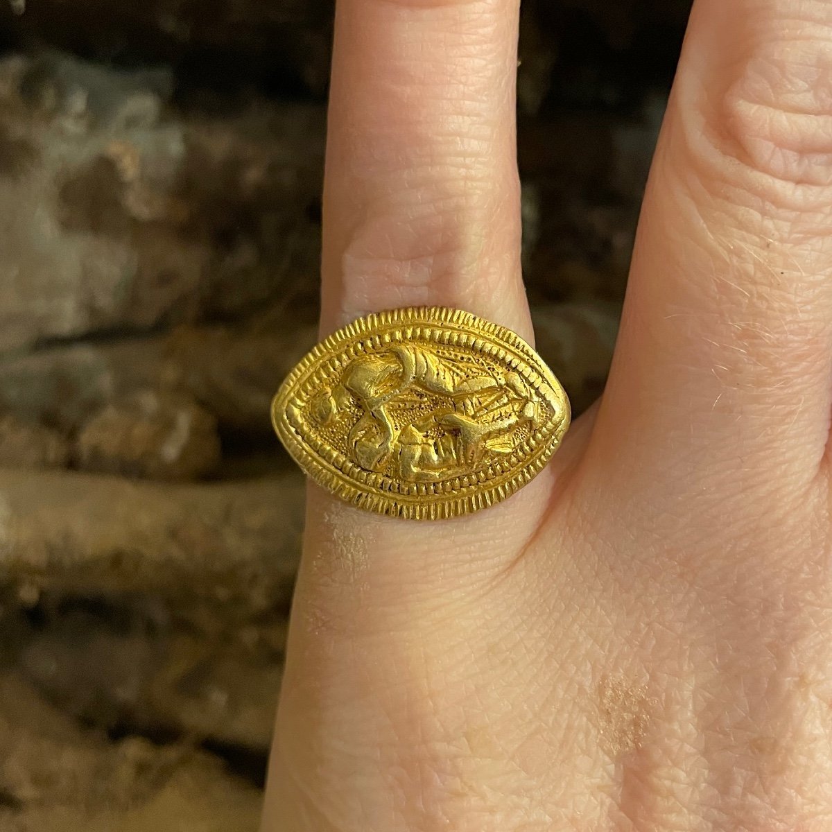 Fine Ancient Greek Gold Almond Shaped Ring. Etruscan, 4th / 5th Century Bc.  -photo-6