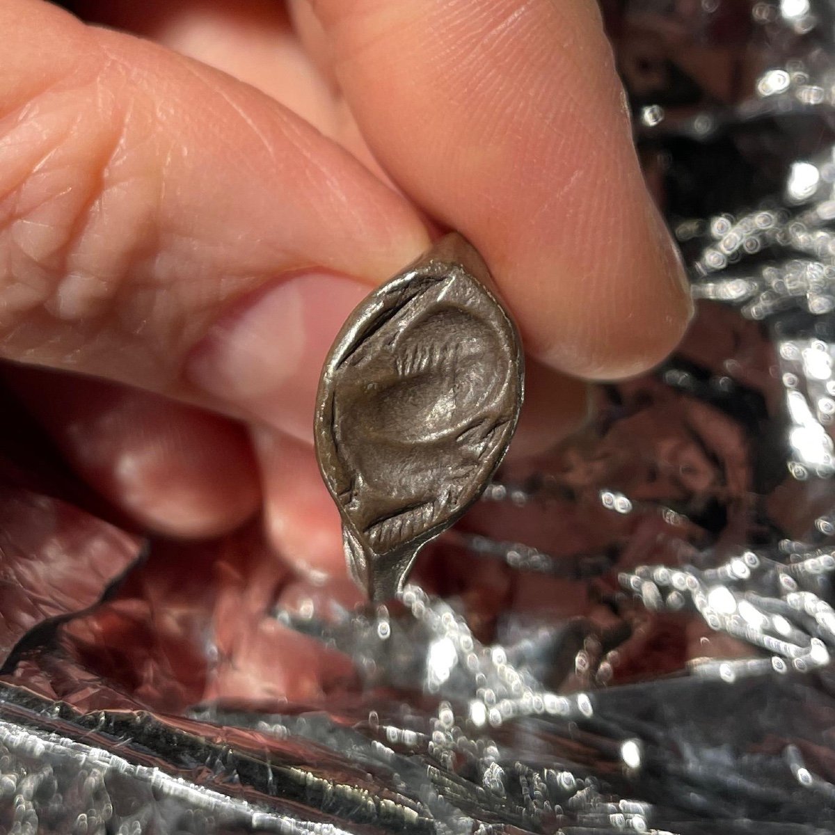 Ancient Silver Ring Engraved With A Seated Ibex. Greek, 5th - 4th Century Bc.-photo-3