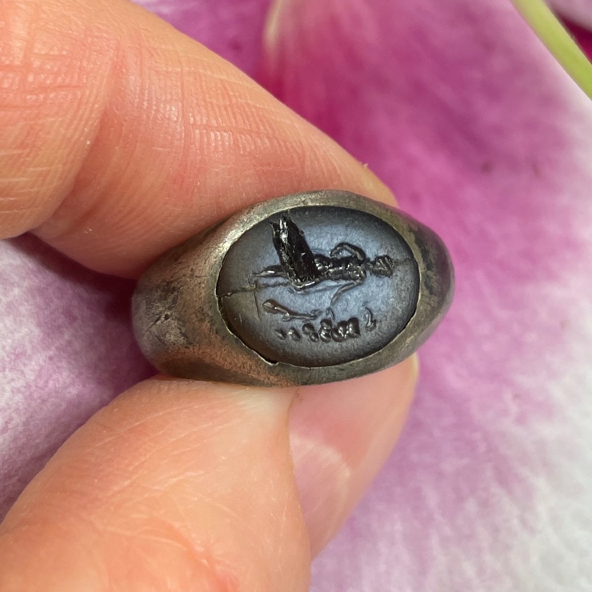 Ancient Ring With An Intaglio Of A Libation Offering. Roman, 1st/2nd Century Ad.-photo-1