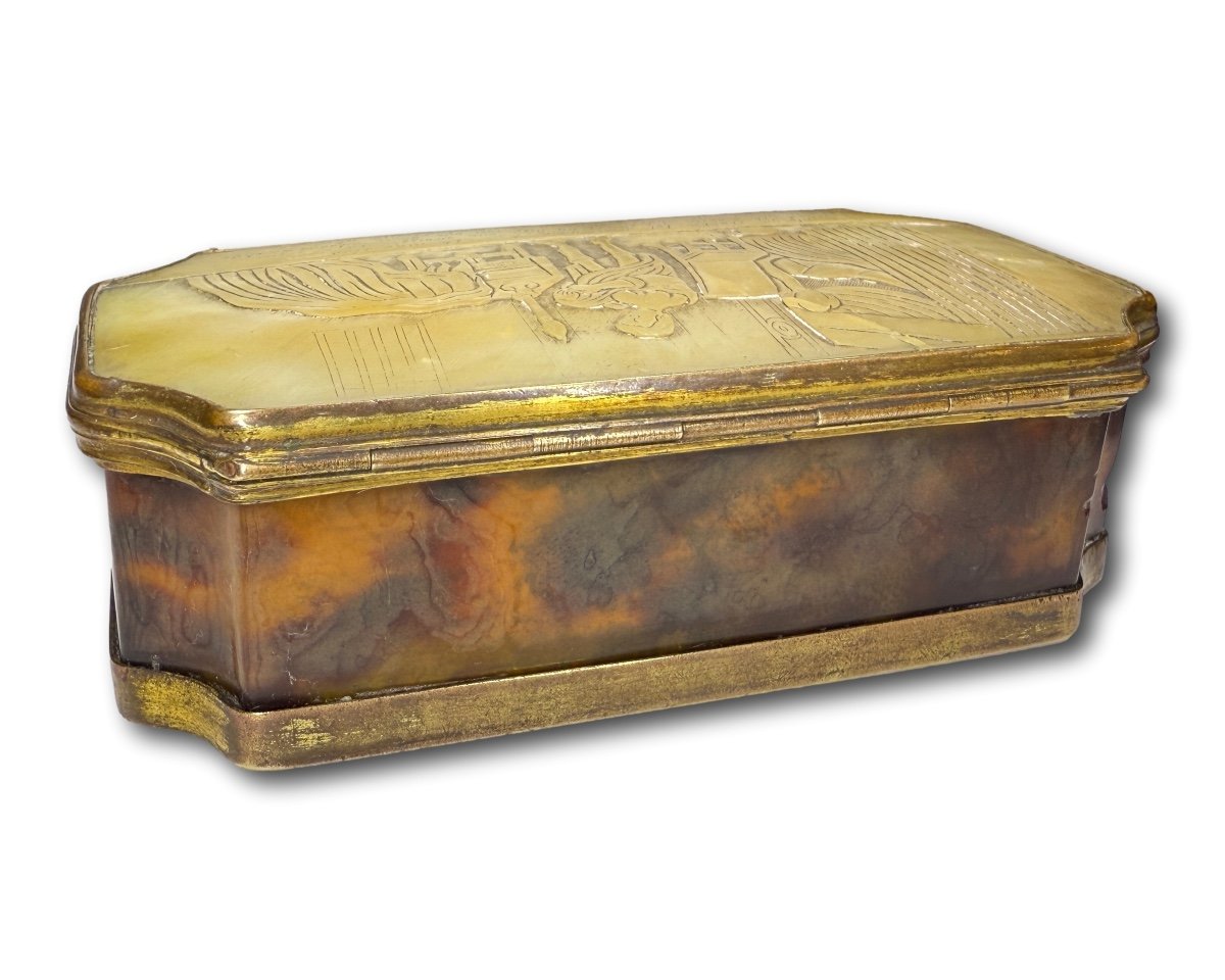 Amusing Mother Of Pearl And Tortoiseshell Tobacco Box. Dutch, 18th Century.-photo-3