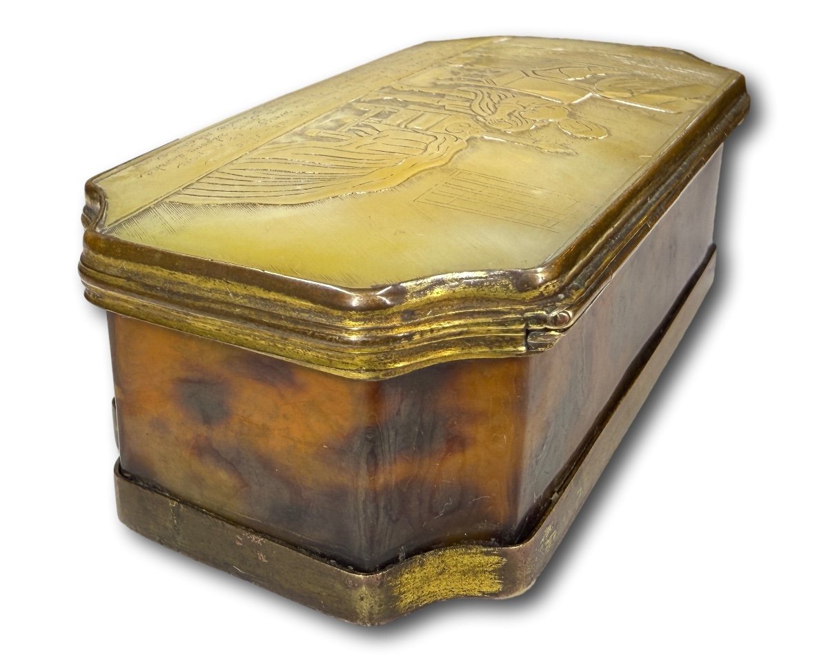 Amusing Mother Of Pearl And Tortoiseshell Tobacco Box. Dutch, 18th Century.-photo-4