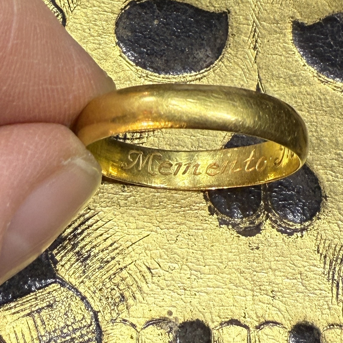 Gold Memento Mori Mourning Ring, Dated 1692. English, Late 17th Century.-photo-2