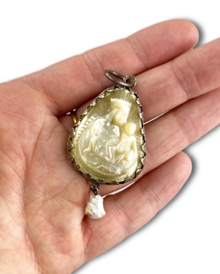 Mother-of-pearl Cameo Pendant Of The Virgin And Child. German, 15th Century.-photo-3