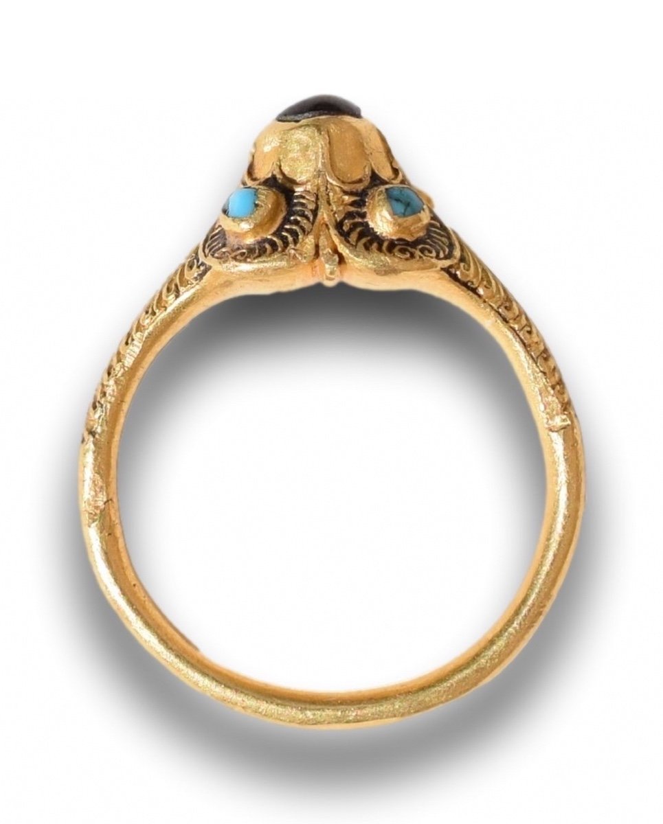 Renaissance Gold Ring With Turquoises And A Garnet. European, 16th Century.-photo-2