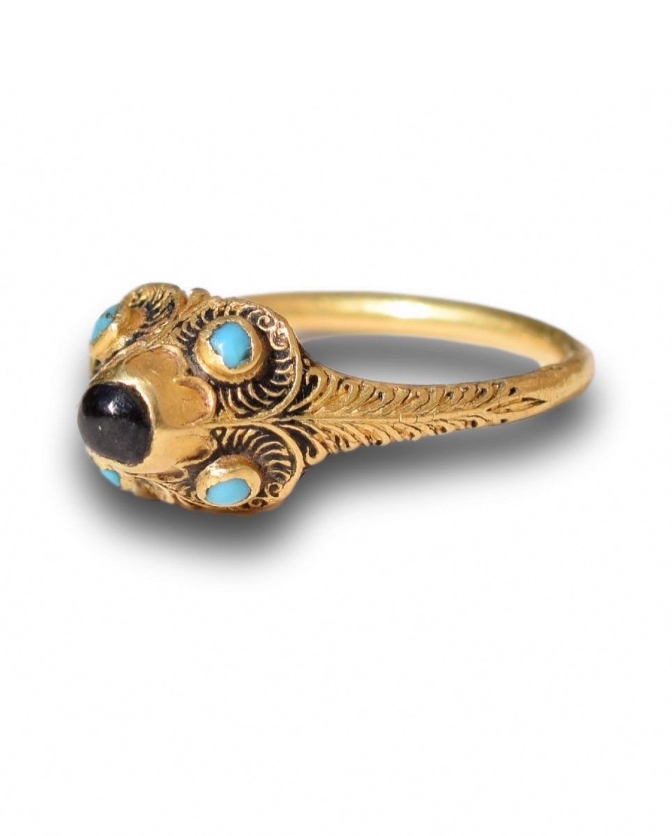 Renaissance Gold Ring With Turquoises And A Garnet. European, 16th Century.-photo-3