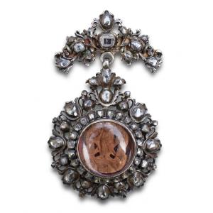 Pendentif De Dévotion Serti De Diamants Avec Une Micro Sculpture. Espagnol, Vers 1700.