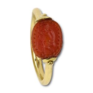 Gold Ring With An Ancient Carnelian Scarab. Etruscan, 4th - 5th Century Bc.