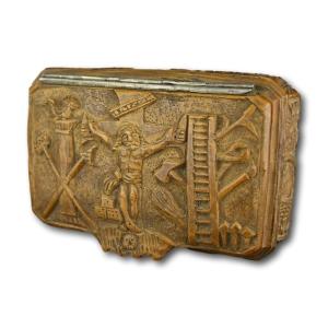 Boxwood Snuff Box Carved With The Crucifixion. German, 18th Century.