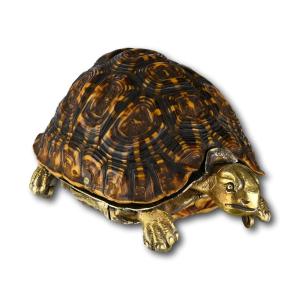 Tabatière En Forme De Tortue étoilée Montée En Vermeil Et Argent. Européenne, 19ème Siècle.