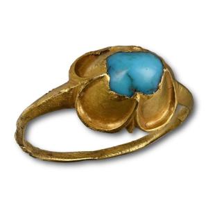 Bague en or Renaissance avec une turquoise. Europe occidentale, XVIe siècle. 