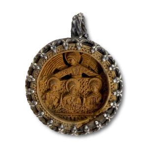 Pendentif En Argent Avec Une Sculpture Miniature En Bois. Mont Athos, XVIIIe - XIXe Siècle.