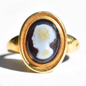 Bague En Or Avec Un Camée d'Agate d'Une Femme. Italien, XVIIIe Siècle.