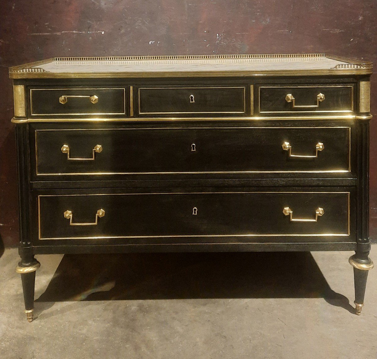 Commode Louis XVI à Galerie Noire