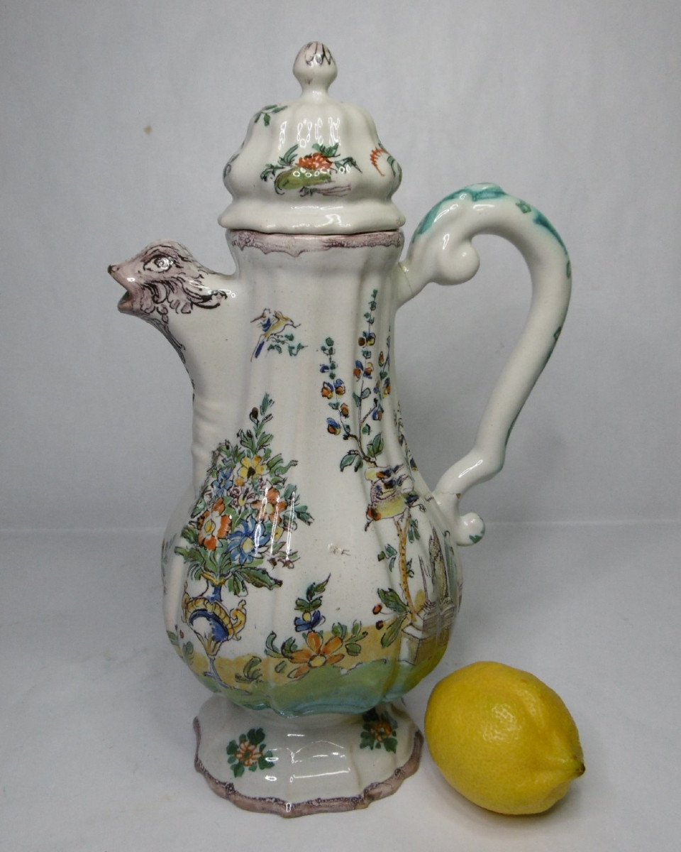 Faenza Ferniani Coffee Pot From The Eighteenth Century