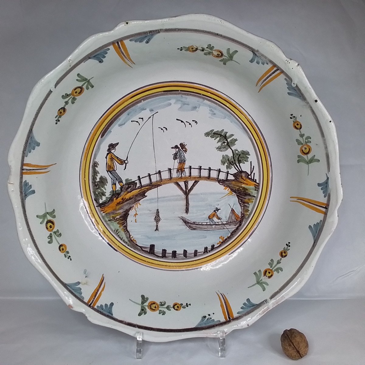 Tres Grand (38cm) Et Beau Plat En Faience De Nevers d'Epoque XVIIIéme