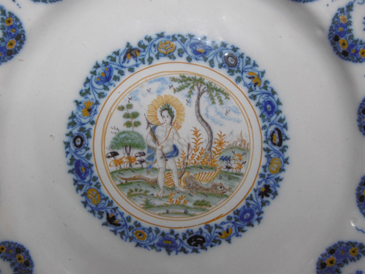 Faience De Moustiers Clerissy Assiette A Decor De Saint Georges d'Epoque XVIIIéme Siecle-photo-4