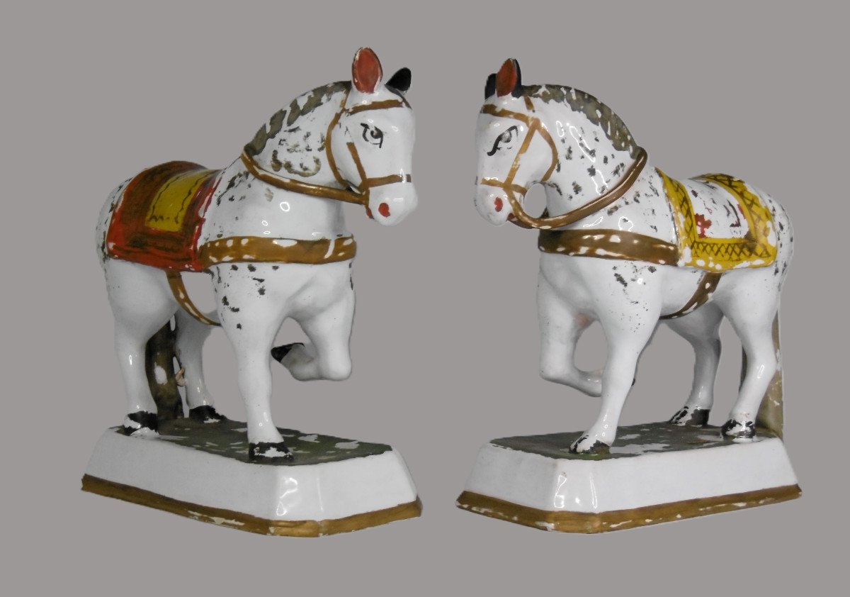 Faience De Delft Paire De Grands Chevaux Decores A Froid  fin XVIII éme ou debut XIXéme Siecle