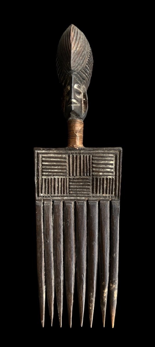 Wooden Comb From The 'chokwe/lwena' Tribe Of The Dr Congo/angola - Early 20th Century