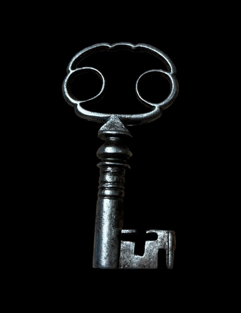 Nicely Wrought Iron Key - European - 17th Century-photo-1