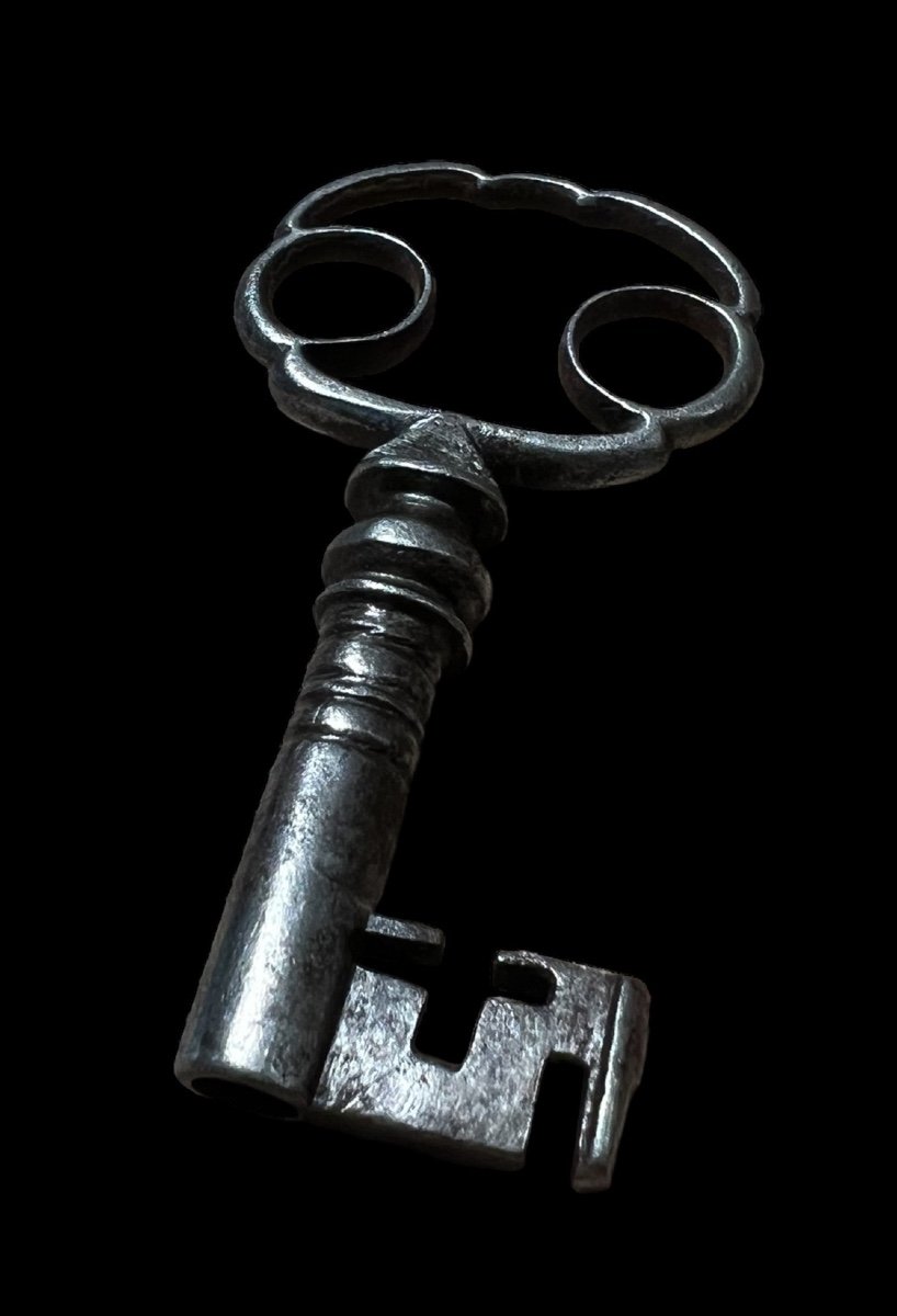 Nicely Wrought Iron Key - European - 17th Century-photo-2