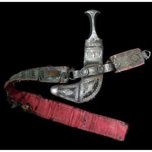 Prestige Dagger "jambiya/janbiya" In Solid Silver And Horn - Oman - 19th Century