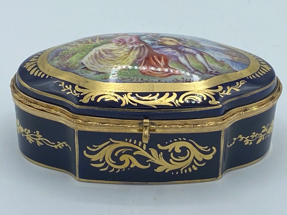 Porcelain Box End Of 19th Century Beginning Of 20th Century -photo-1