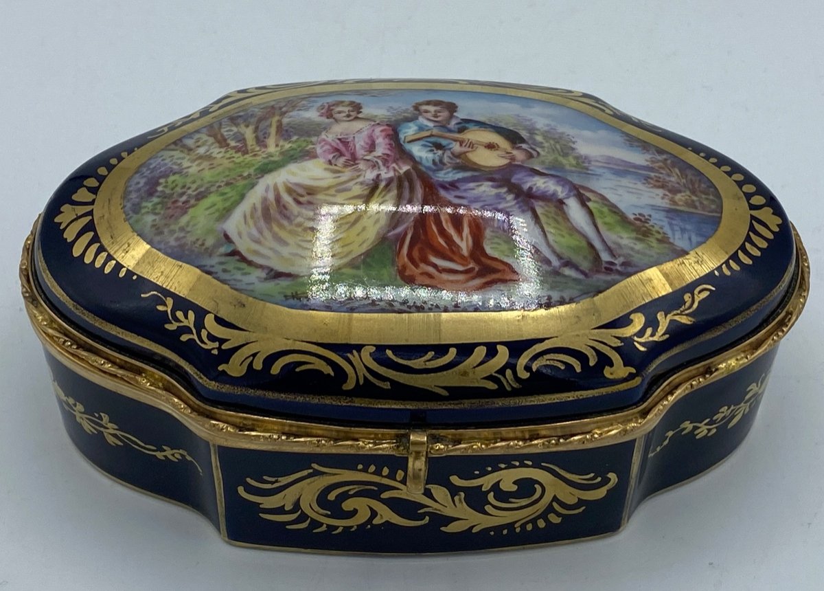 Porcelain Box End Of 19th Century Beginning Of 20th Century 