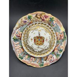 Assiette En Porcelaine  Armoriée  , Capodimonte , Fin 19eme 