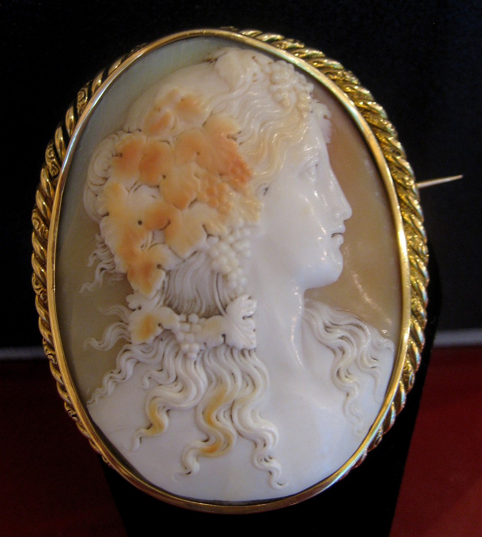 Cameo Brooch In 18k Yellow Gold, 19th Century