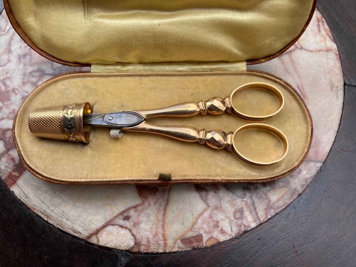 Gold Sewing Kit -photo-2