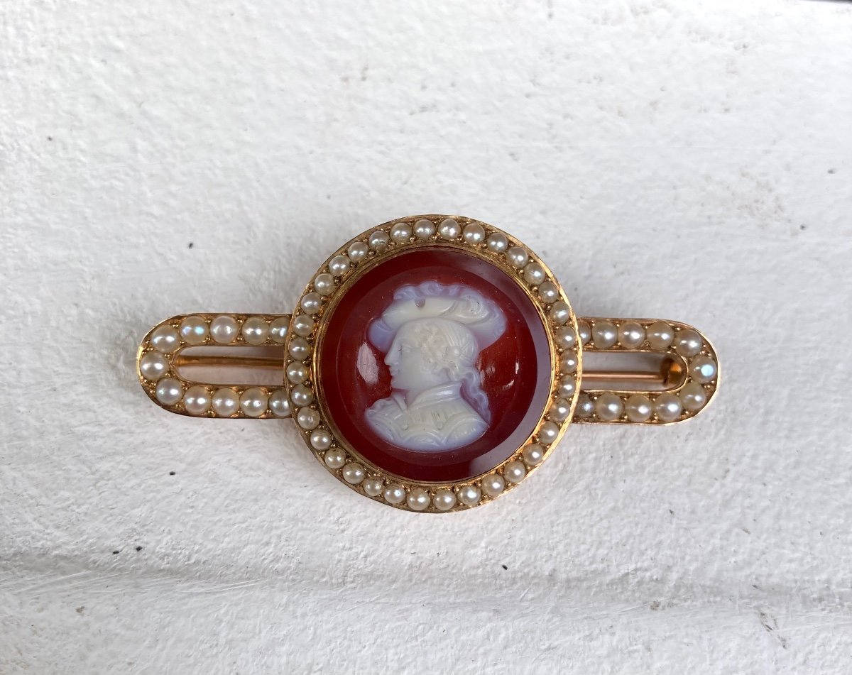 19th Century Gold Cameo Brooch 