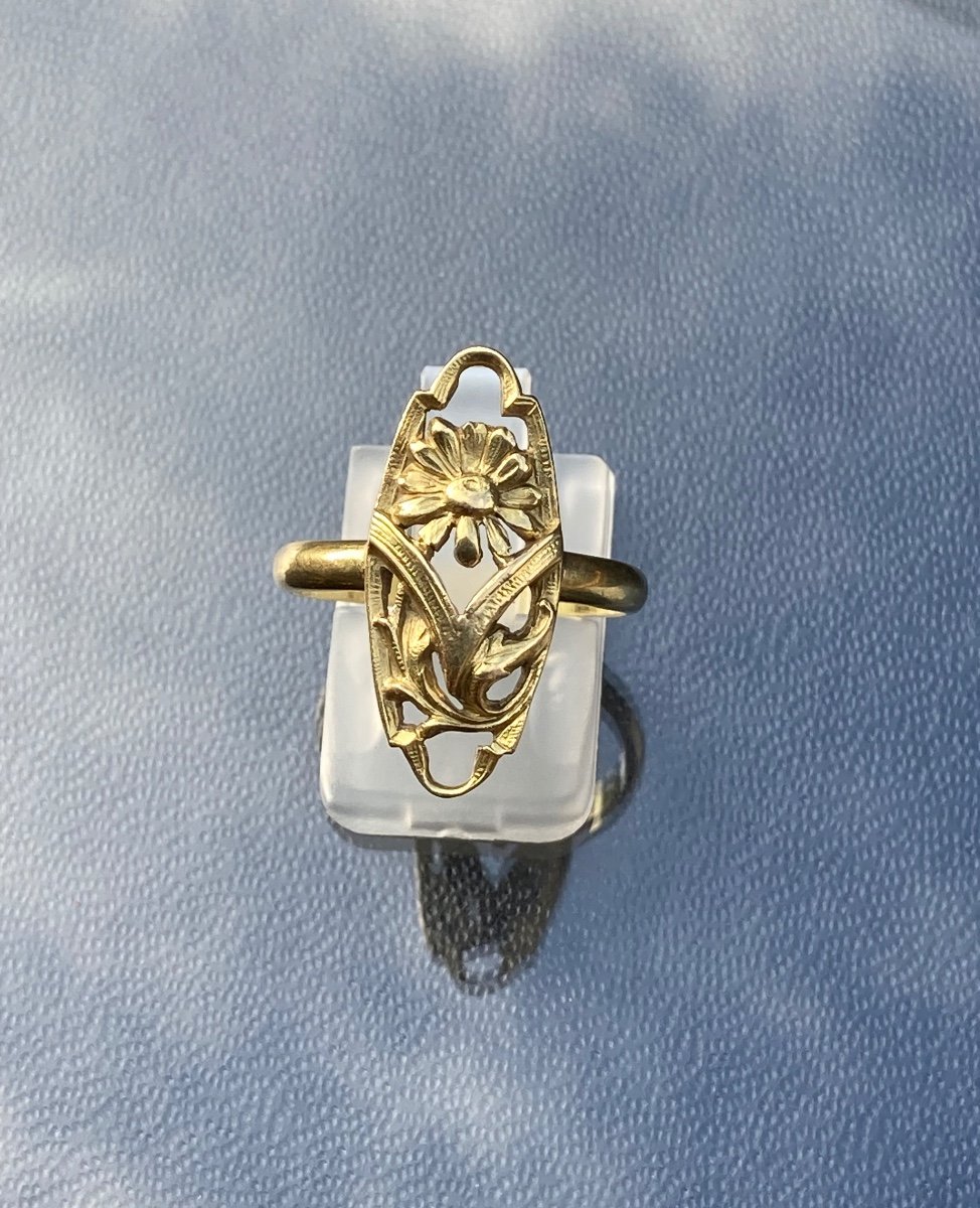 Art Nouveau 18 Carat Gold Ring 