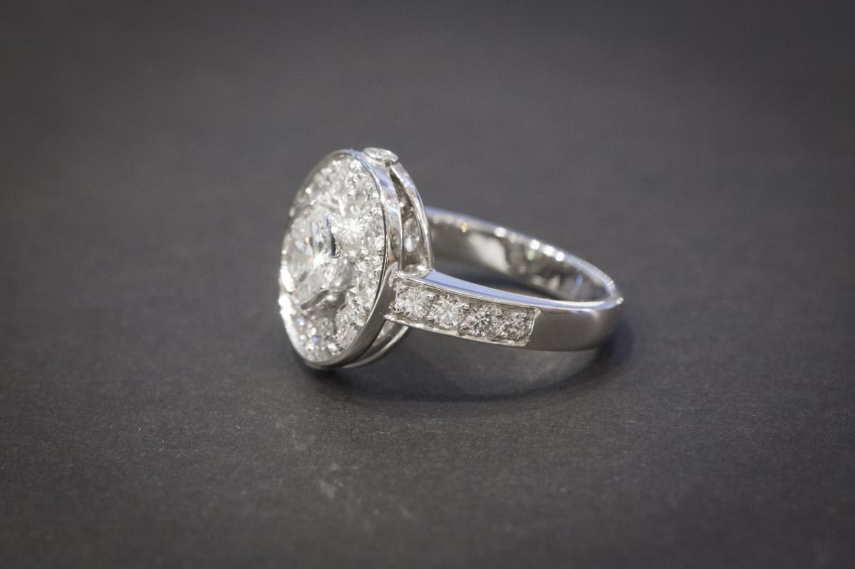 Vintage Ring In White Gold And Diamonds-photo-3