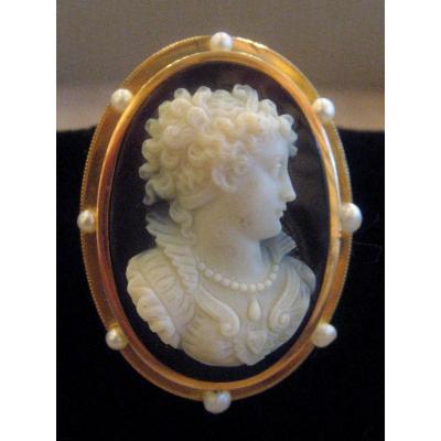 Cameo Brooch Onyx, Entourage Gold And Pearls, 19th Century