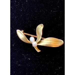 Art Nouveau Gold And Pearl Brooch 