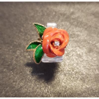 Bague "Rose" Sculptée en Corail, diamant, émail et Or 18 Carats