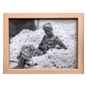 H. Goldstein Congo Presse.  Jeune fille Muzimba au marché de cotton de Kipaka-Lutshi   photo