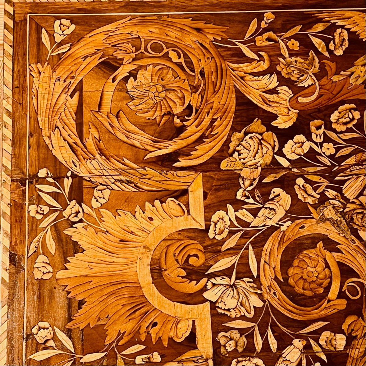 Ceremonial Table Marquetry Flowers, Birds, Dogs And Scrolls-photo-2