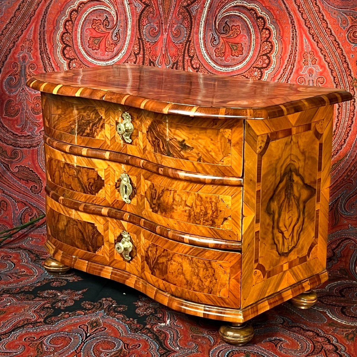 Commode In Diminutive Called Mastery Inlaid Crossbow Walnut-photo-5