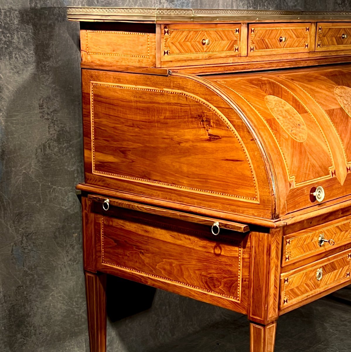 Important 18th Century Castle Cylinder Desk-photo-7