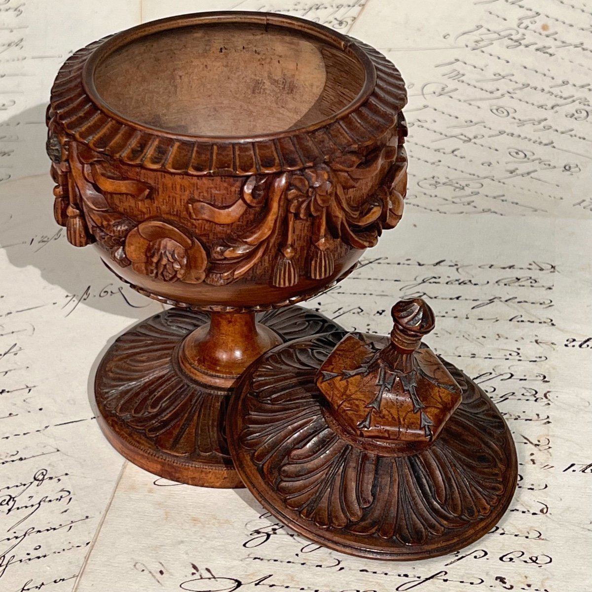 19th Century Turned And Carved Wood Candy Box-photo-2