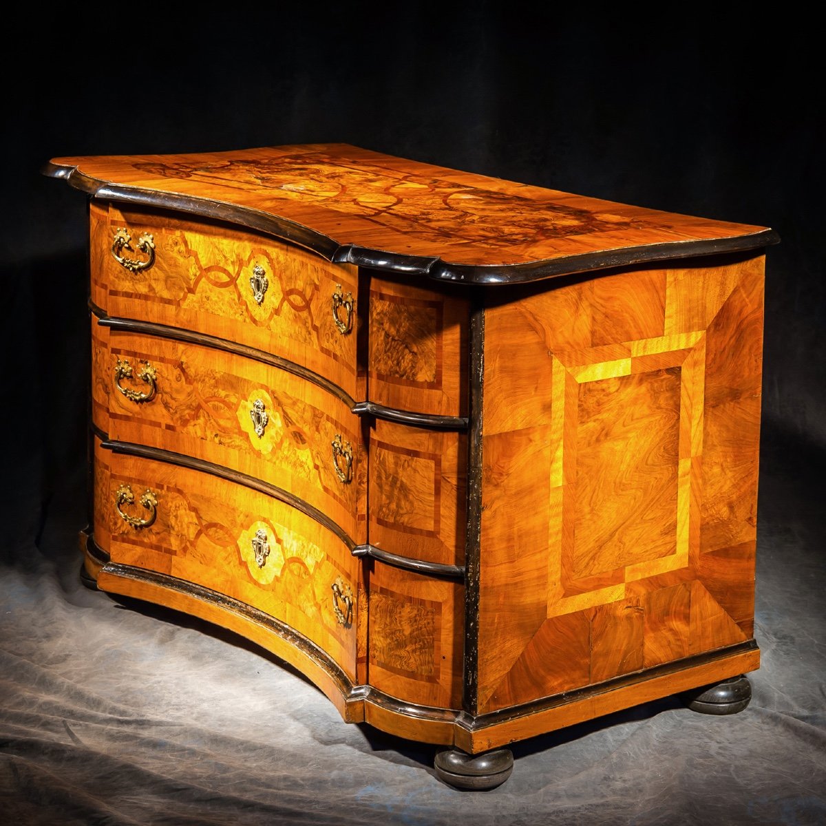 18th Century Walnut Marquetry Chest Of Drawers -photo-2