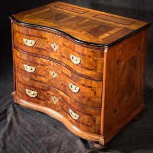 18th Century Walnut Marquetry Crossbow Chest Of Drawers 