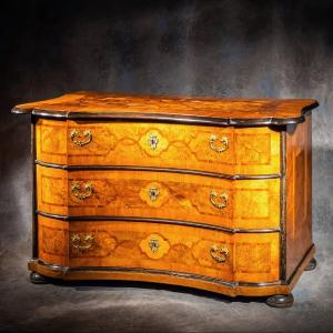 18th Century Walnut Marquetry Chest Of Drawers 