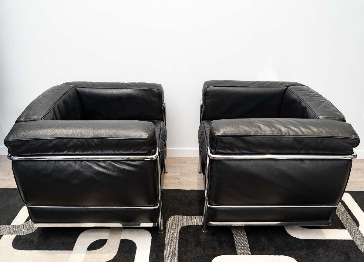 Le Corbusier, Perriand, Jeanneret - Cassina - Pair Of Lc2 Armchairs Black Leather-photo-4