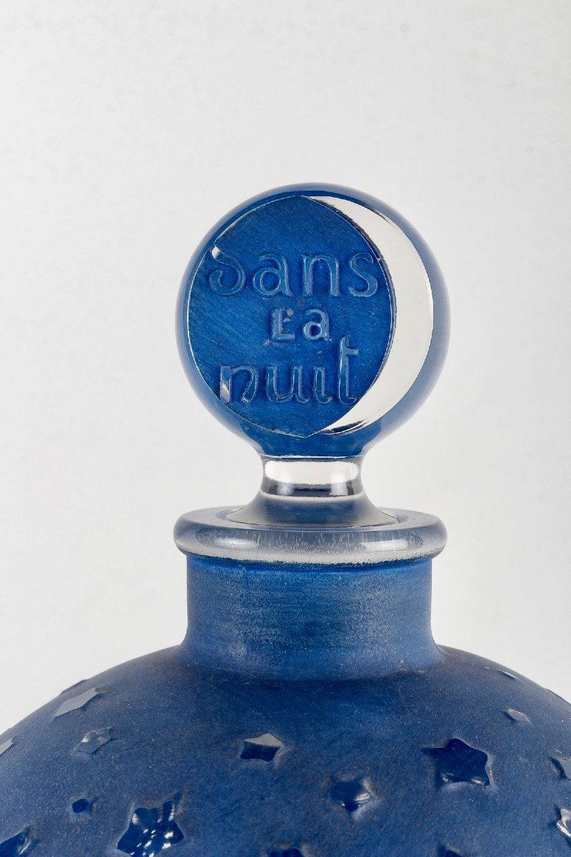 1924 René Lalique - Flacon Géant Dans La Nuit Verre Patiné Bleu Pour Worth-photo-2