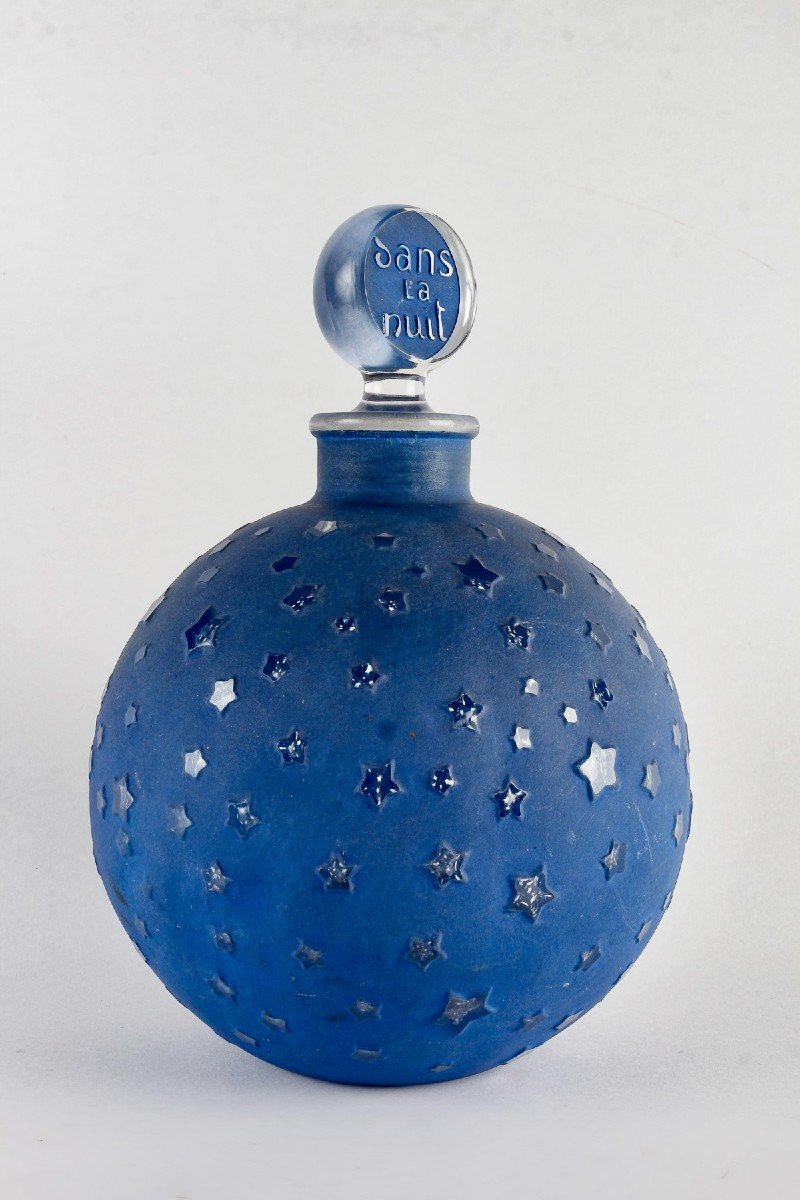 1924 René Lalique - Flacon Géant Dans La Nuit Verre Patiné Bleu Pour Worth-photo-3