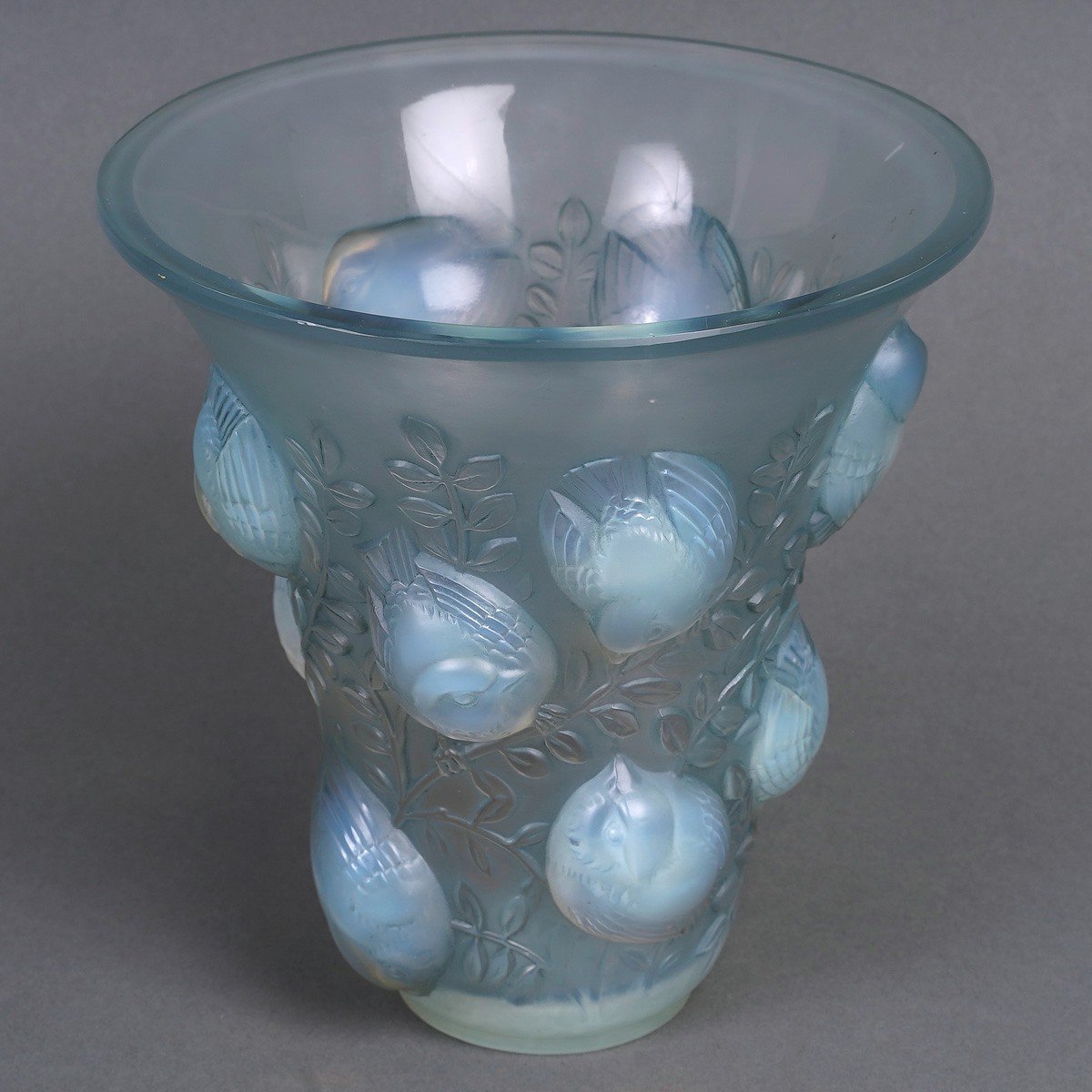 1930 René Lalique - Vase Saint François Verre Opalescent Patiné Bleu-photo-2