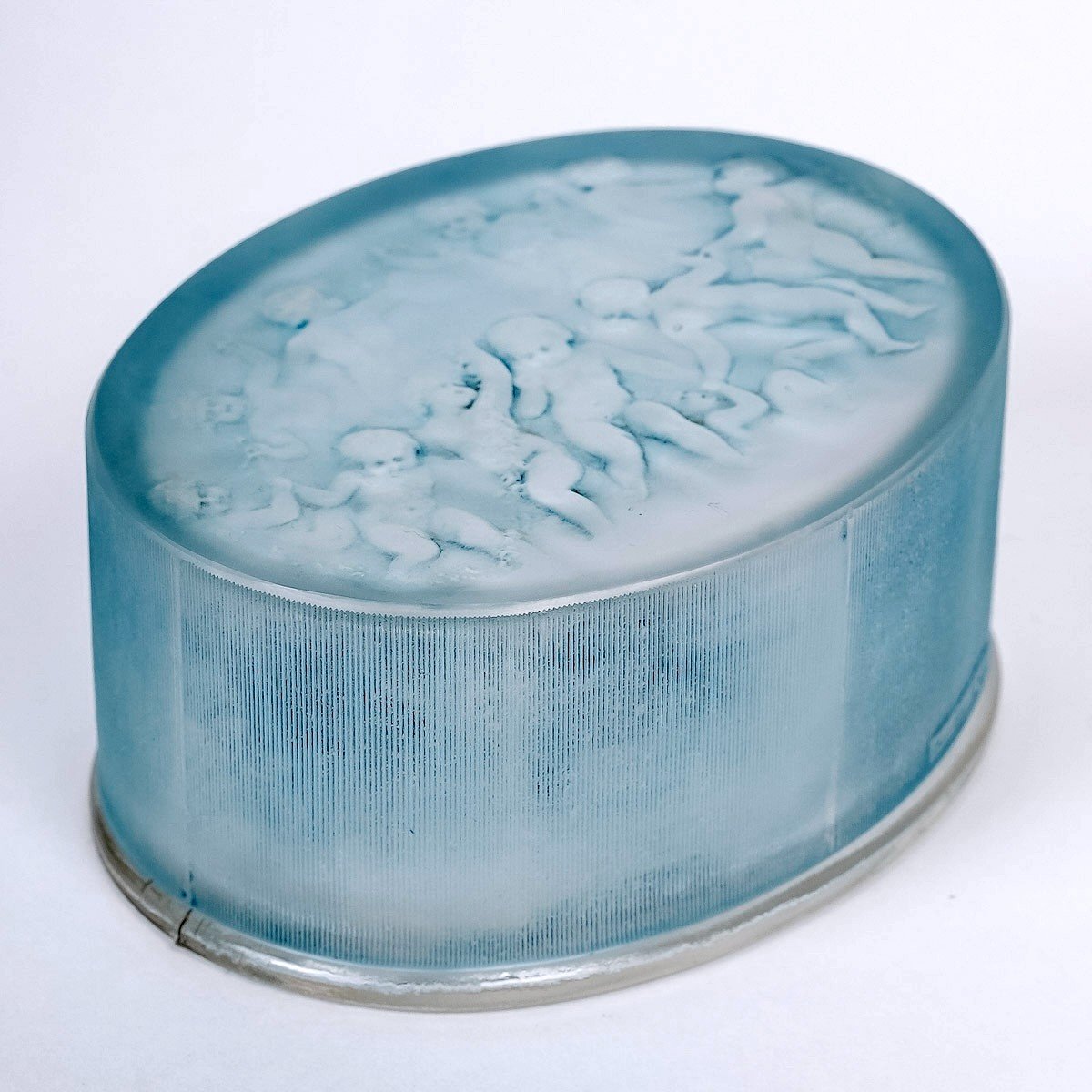 1919 René Lalique - Box Amours Frosted Glass With Blue Patina